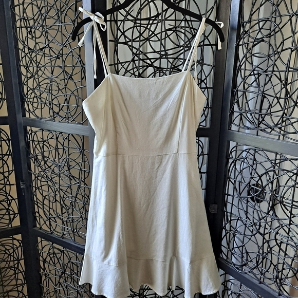 GB Size Small White Linen Blend Spaghetti Strap Dress Ruffle Hem NWT - Picture 1 of 12